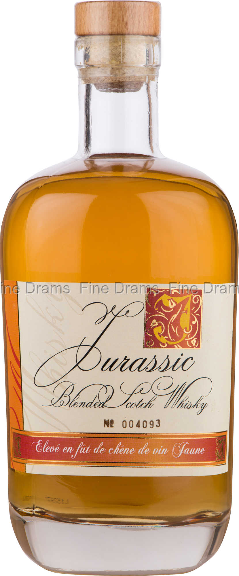 https://images.finedrams.com/image/27634-large-1483300522/jurassic-blended-whisky-vin-jaune.jpg